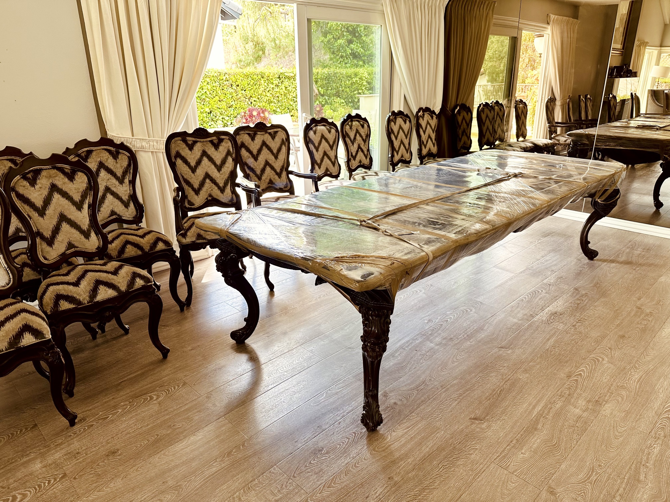 Beverly Hills - 12-Seater Antique Table
